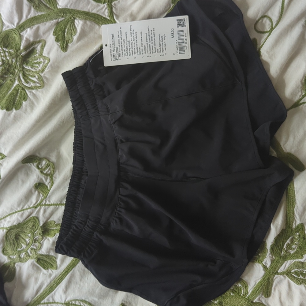 Lululemon Hotty Hot LR Short